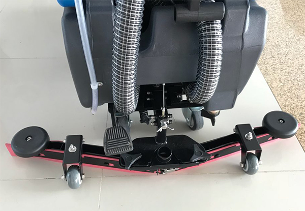 Cần gạt nước máy chà sàn liên hợp CleanMaid TT50